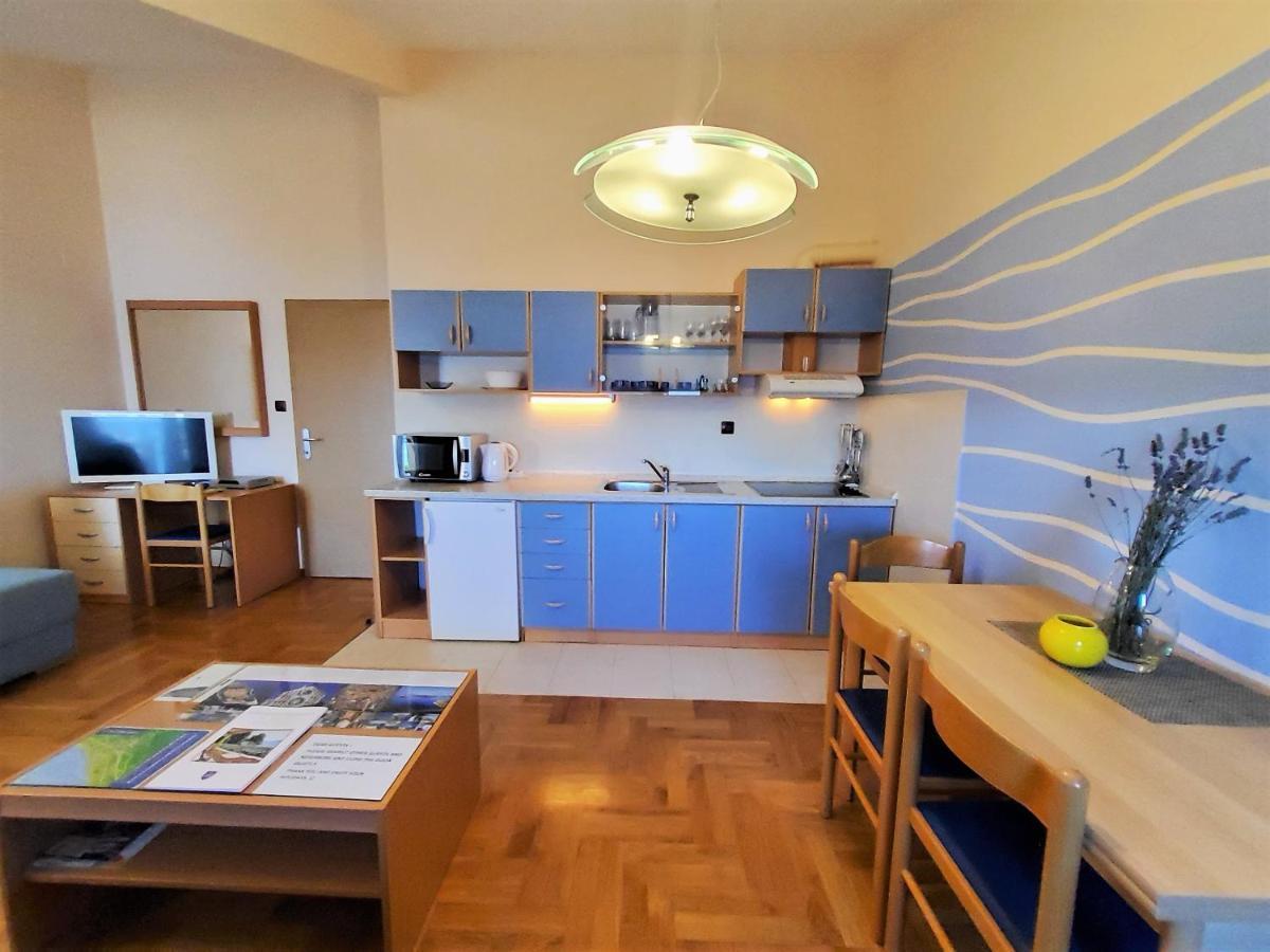 Apartments Petra I Karlo Turanj Esterno foto